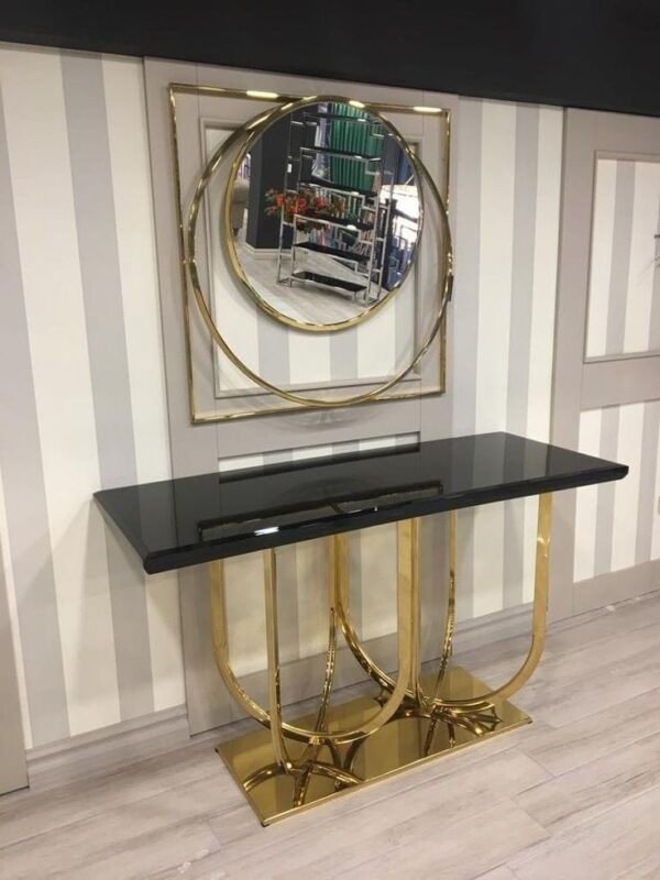 Mirror with Beautiful Table